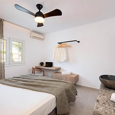 Villa Remezzo Heated Pool, Side