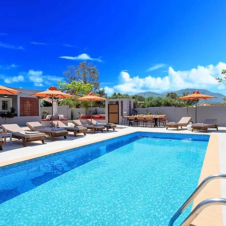 Villa Remezzo Heated Pool, Side *