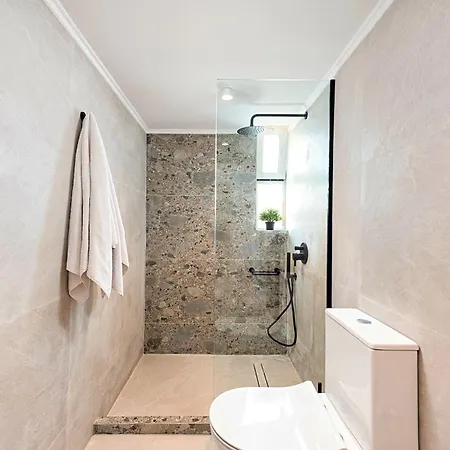 Villa Remezzo Heated Pool, Side