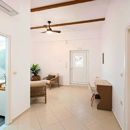Villa Remezzo Heated Pool, Side