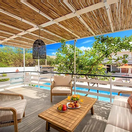 Villa Remezzo Heated Pool, Side